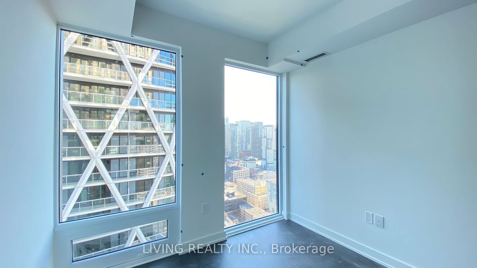 238 Simcoe St, unit 3208 for rent