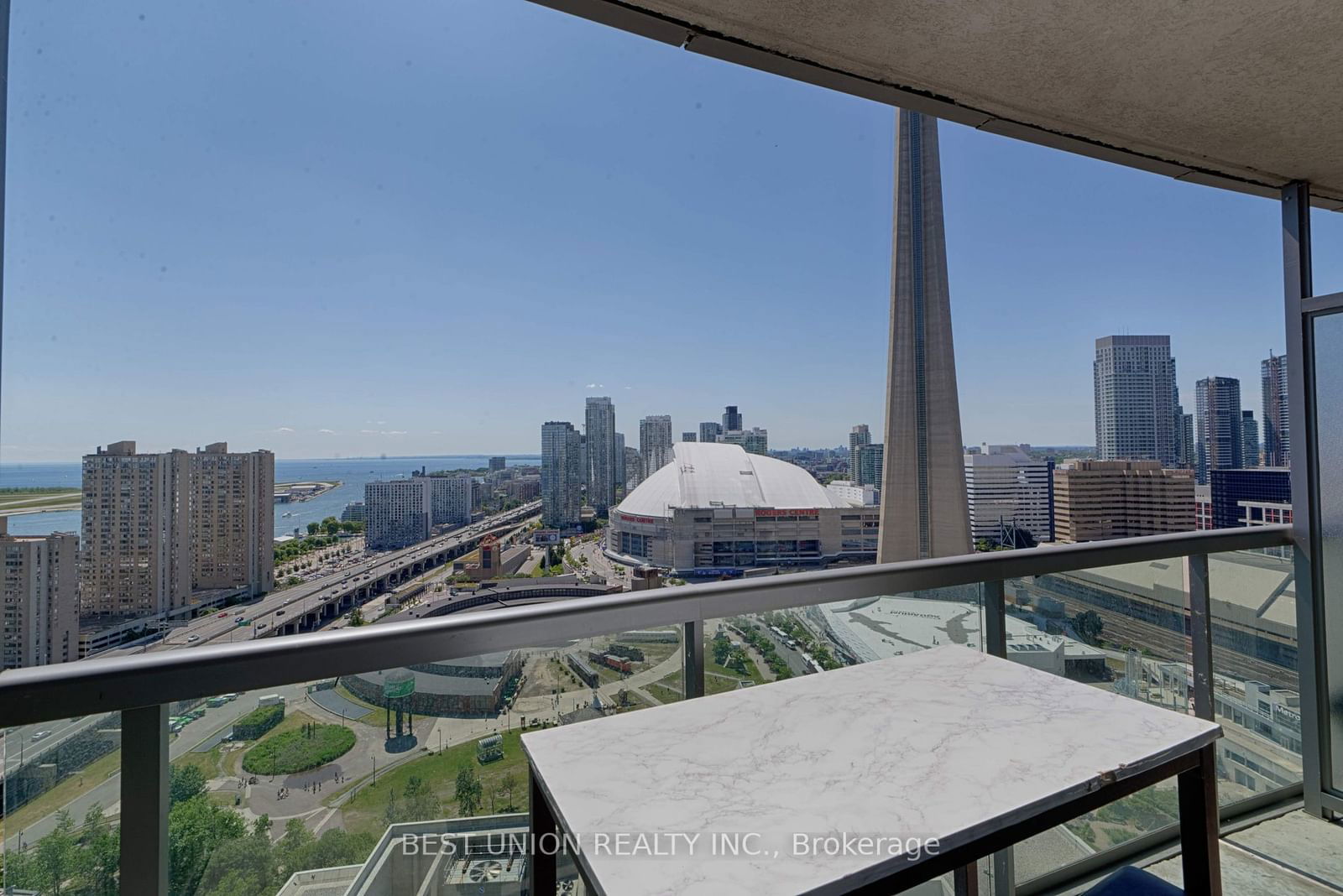 30 Grand Trunk Cres, unit 3511 for rent