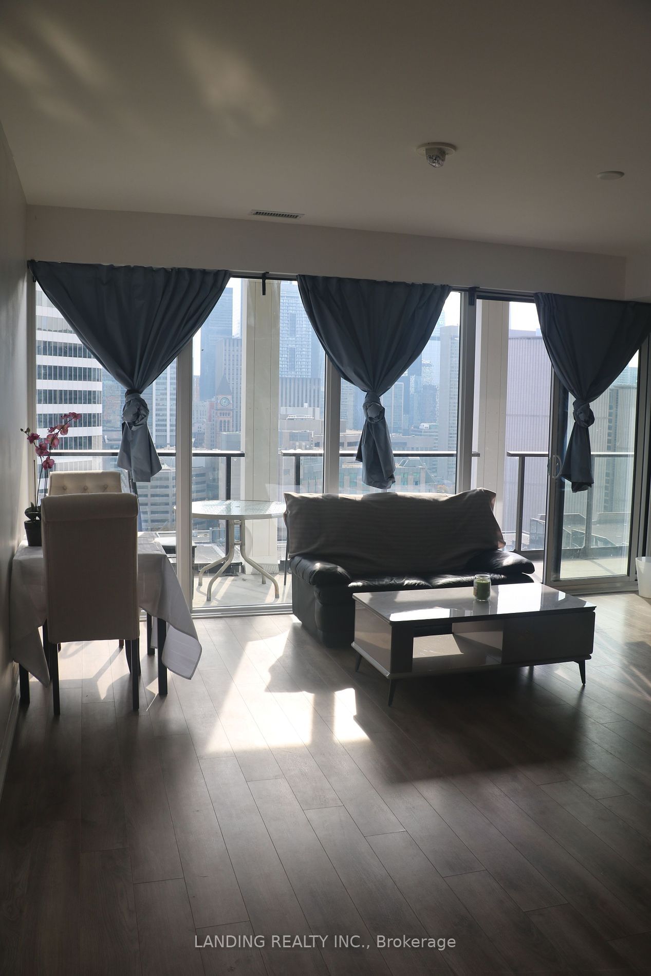 20 Edward St, unit 1910 for rent