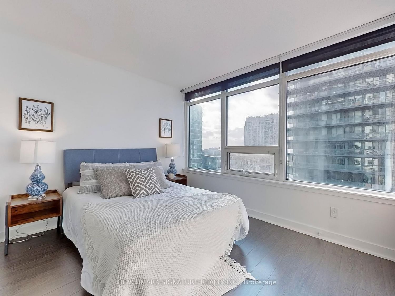 19 Bathurst St, unit 2003 for sale