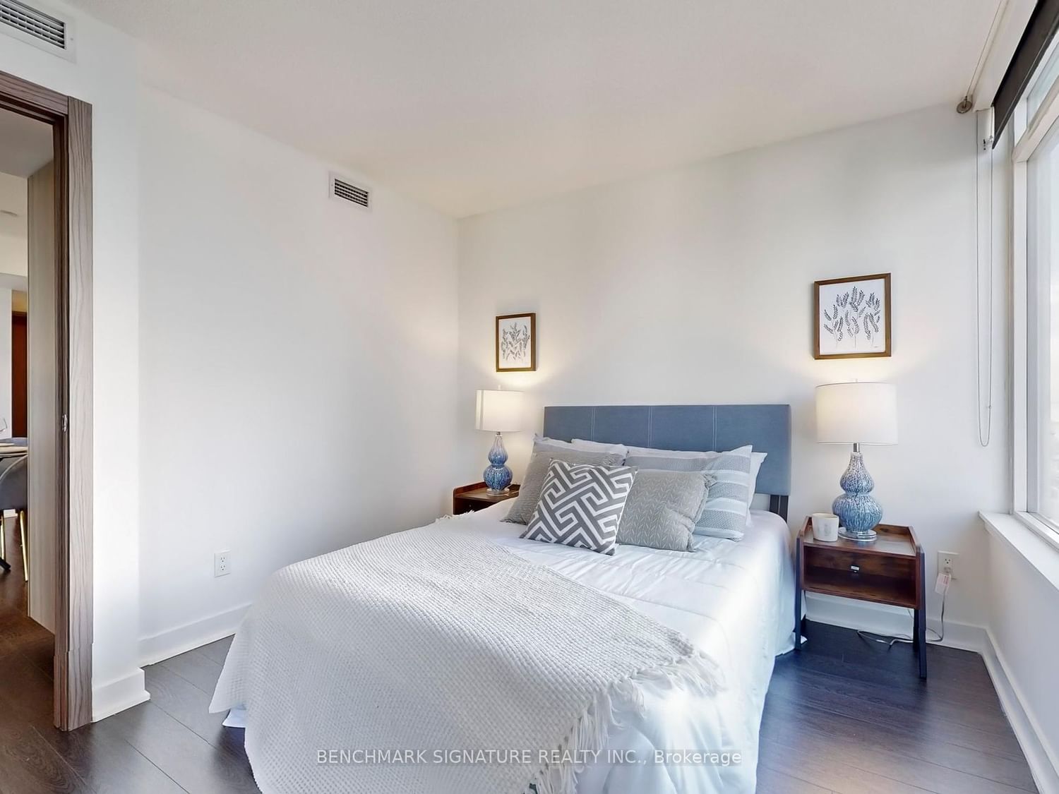 19 Bathurst St, unit 2003 for sale