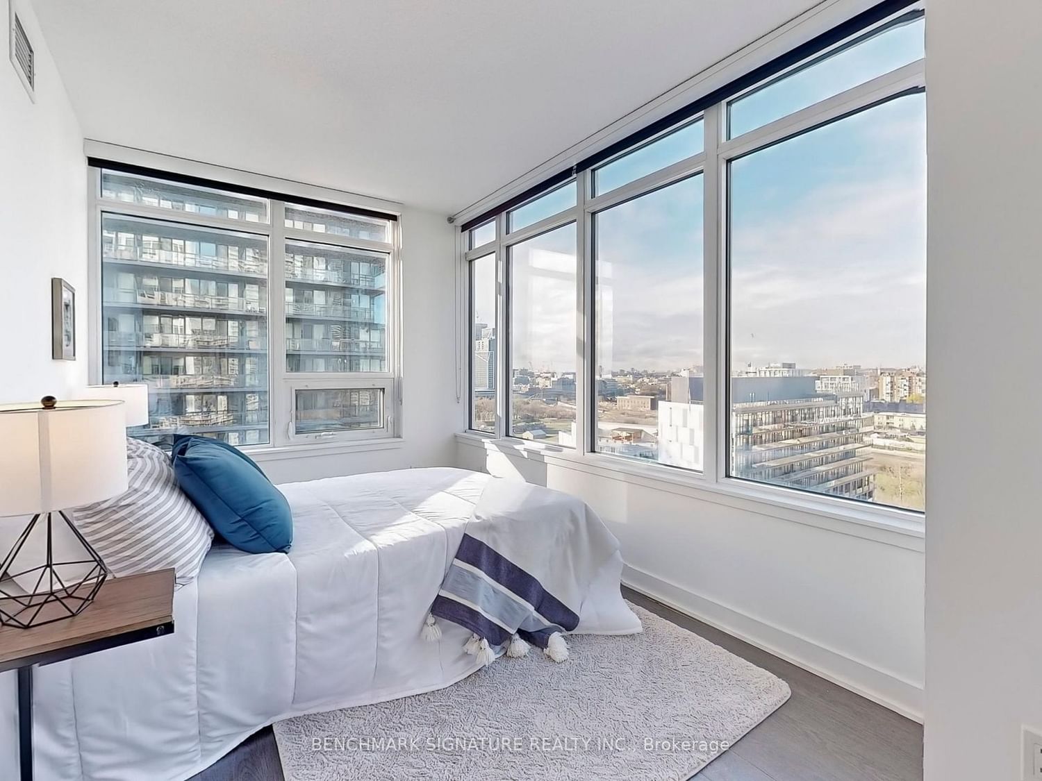 19 Bathurst St, unit 2003 for sale