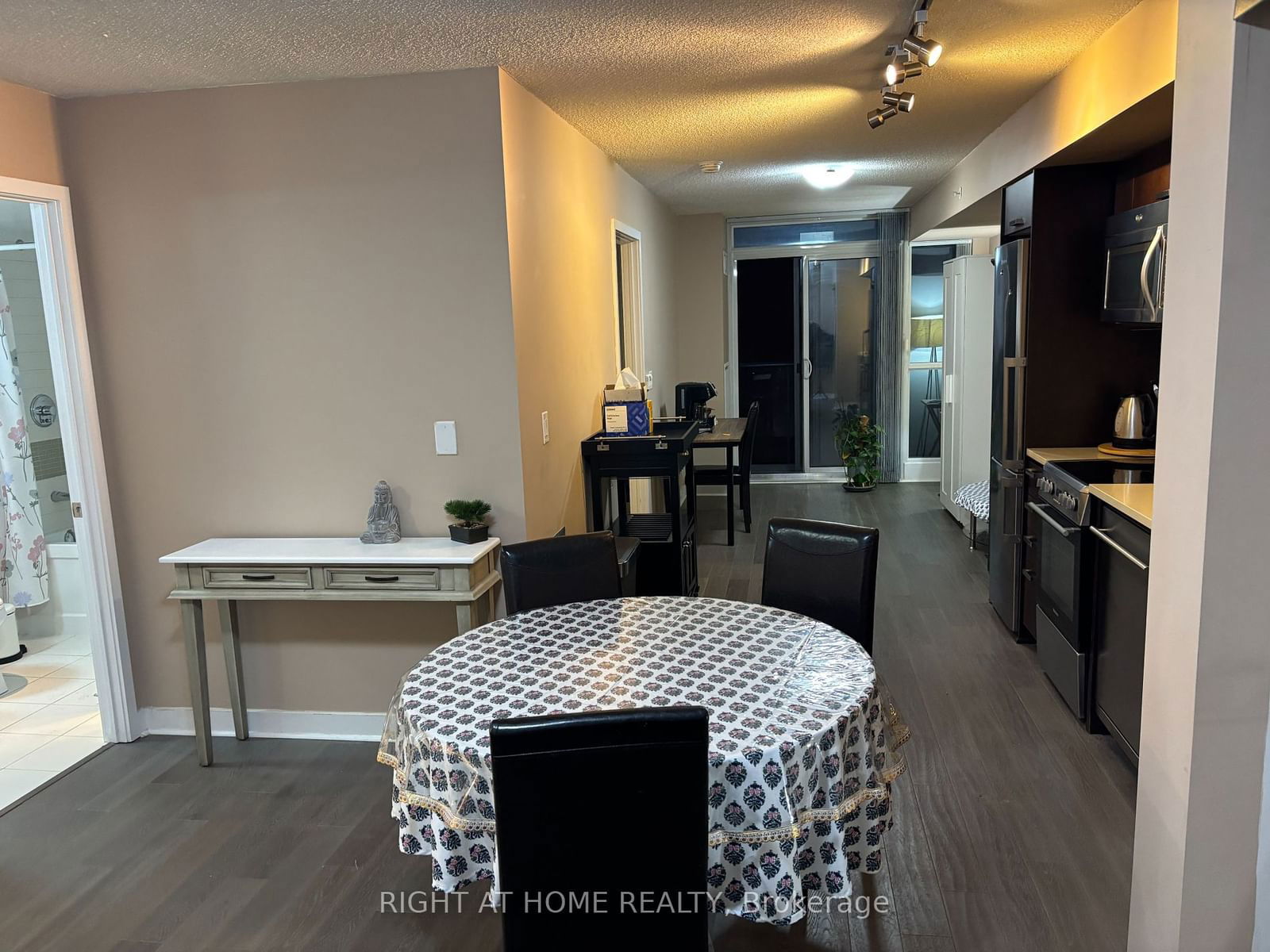 295 Adelaide St W, unit 318 for rent