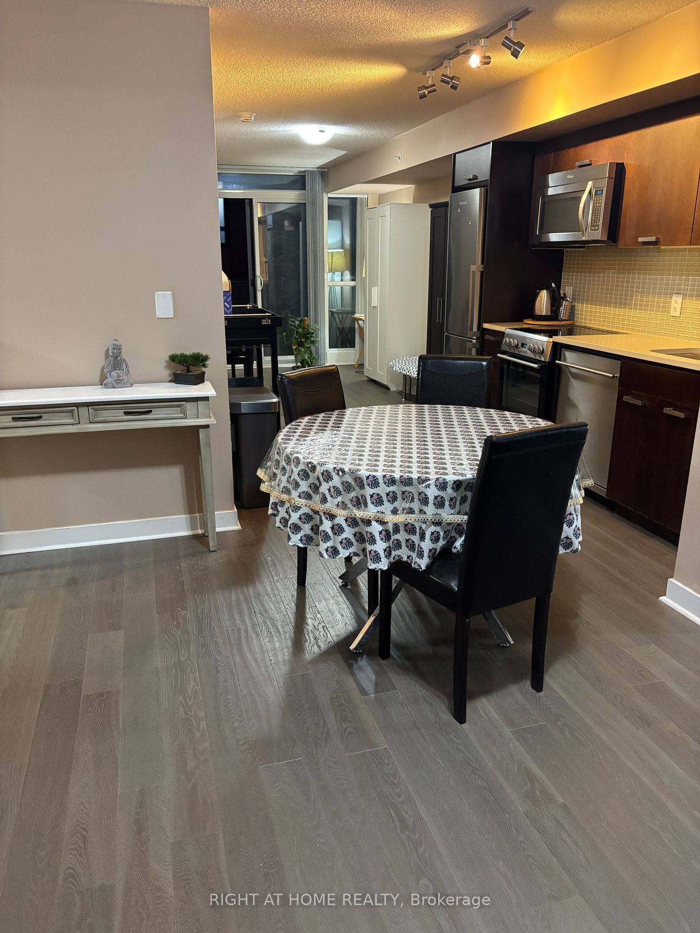 295 Adelaide St W, unit 318 for rent