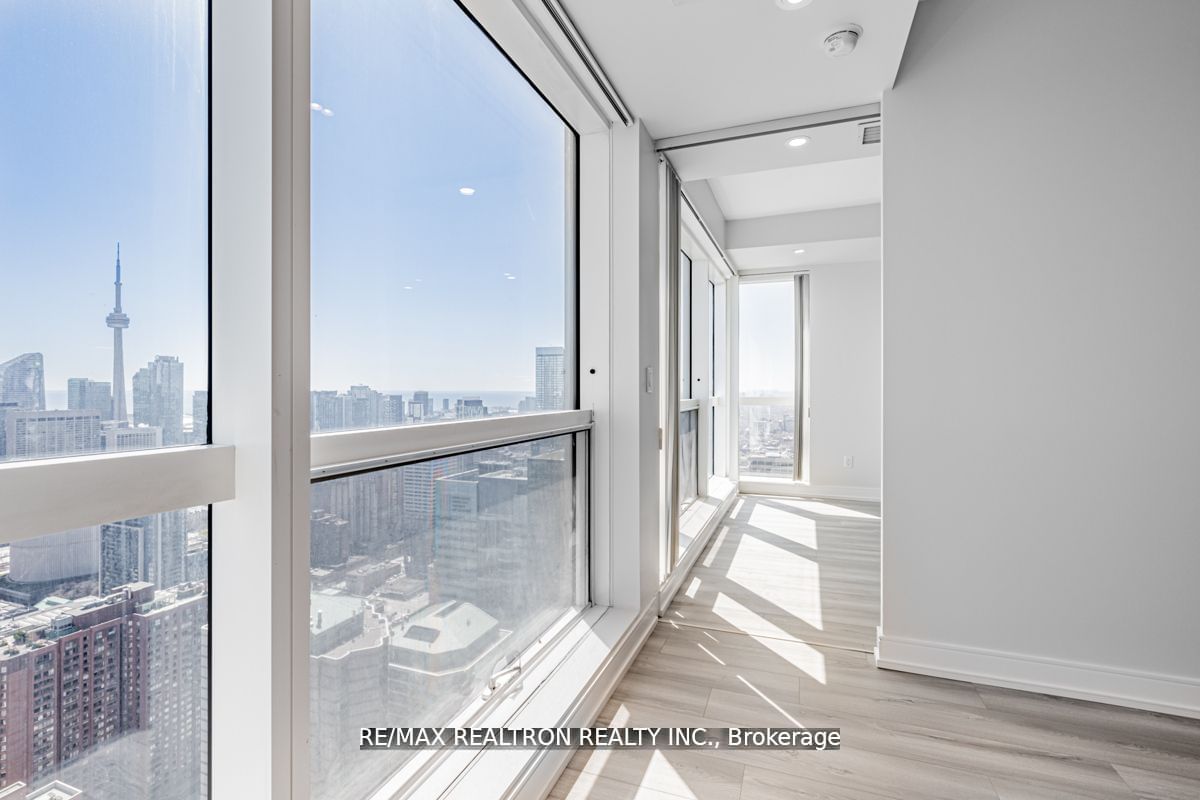 386 Yonge St, unit 4909 for rent