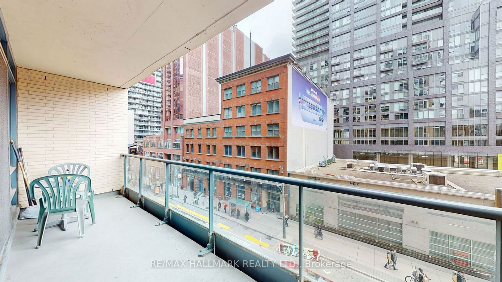 438 King St W, unit 414 for sale