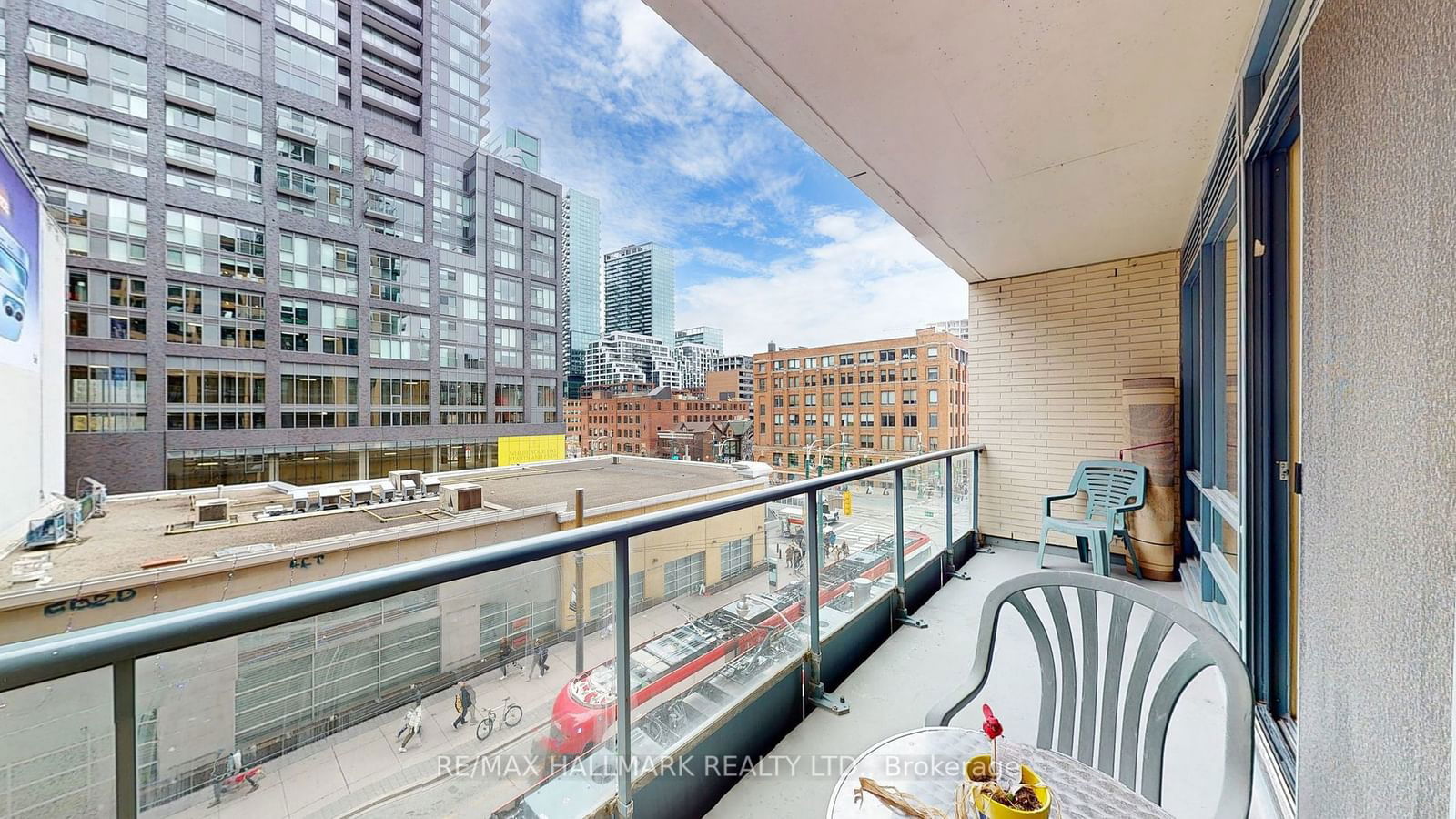 438 King St W, unit 414 for sale