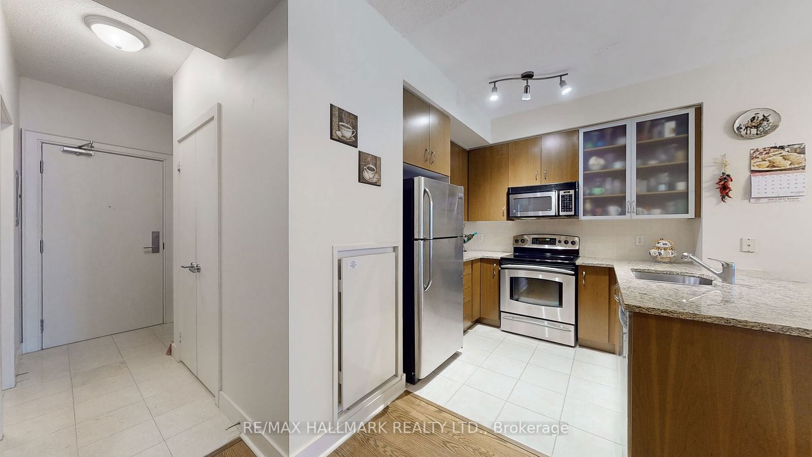 438 King St W, unit 414 for sale