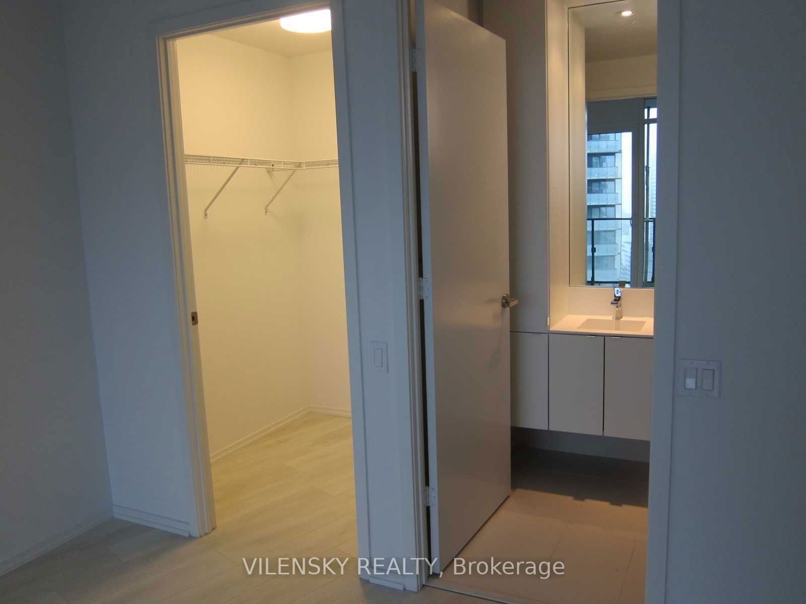 125 Peter St, unit 3311 for rent