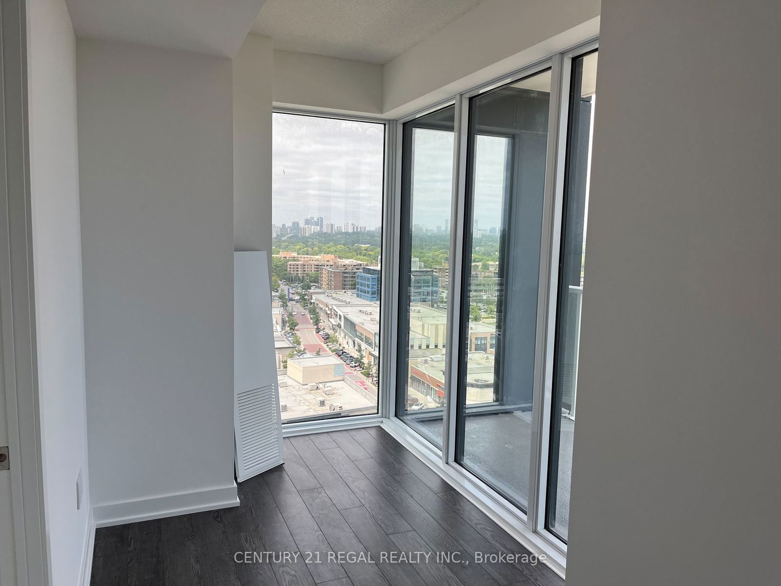 20 Edward St, unit 710 for rent