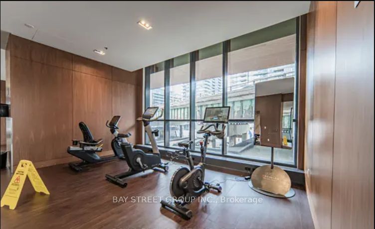 17 Bathurst St, unit 901 for rent