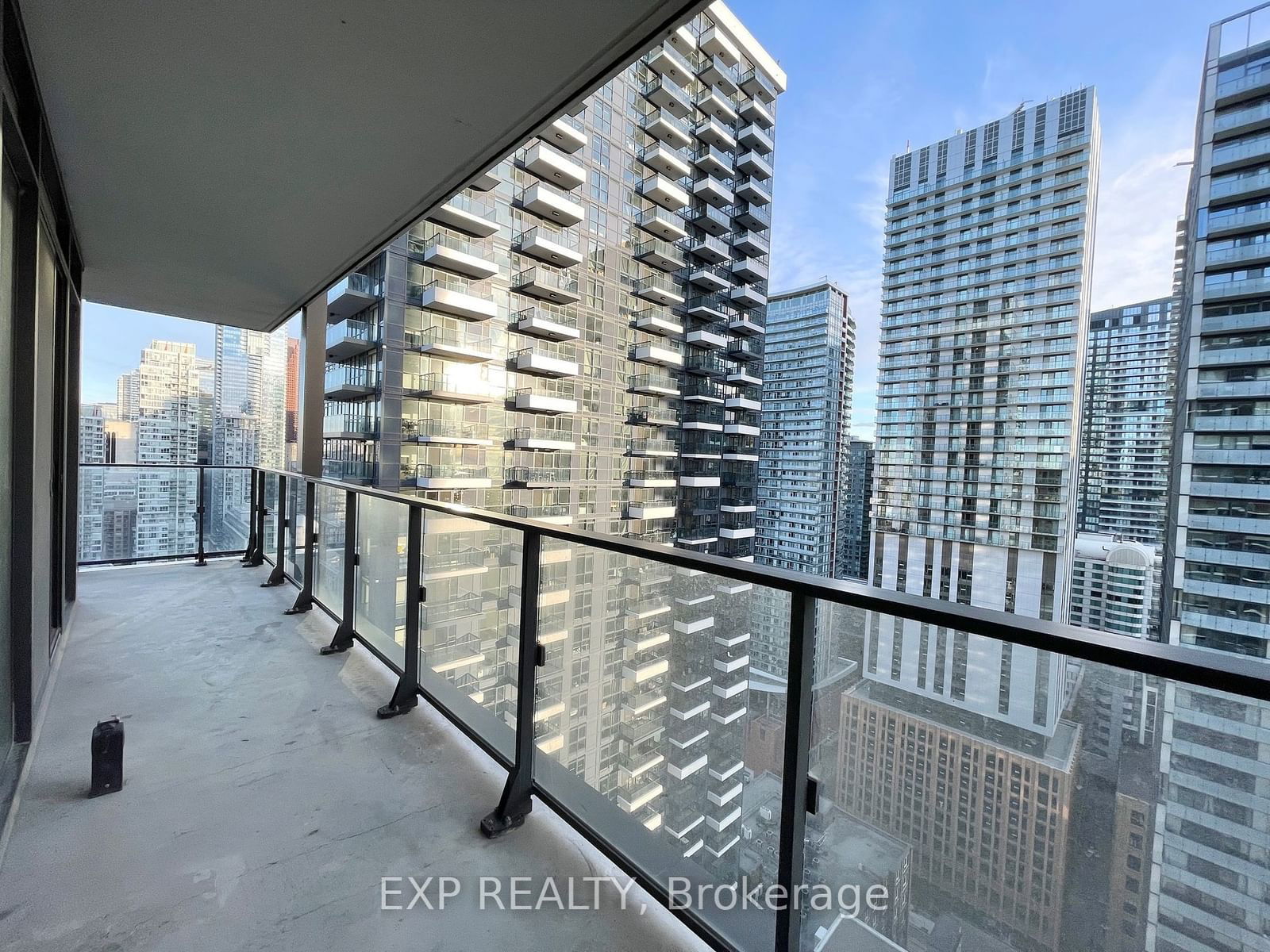 125 Peter St, unit 2709 for rent