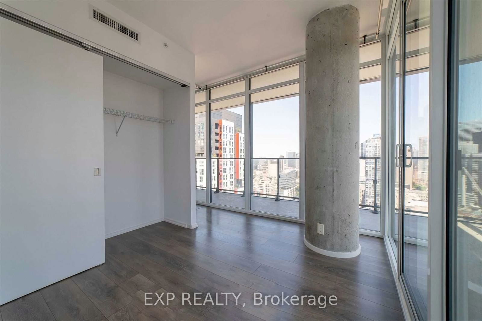 125 Peter St, unit 2709 for rent