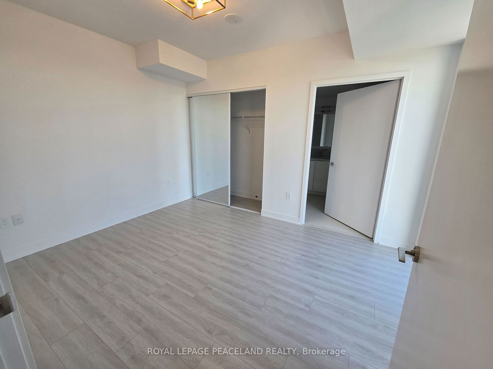 238 Simcoe St, unit 2809 for rent