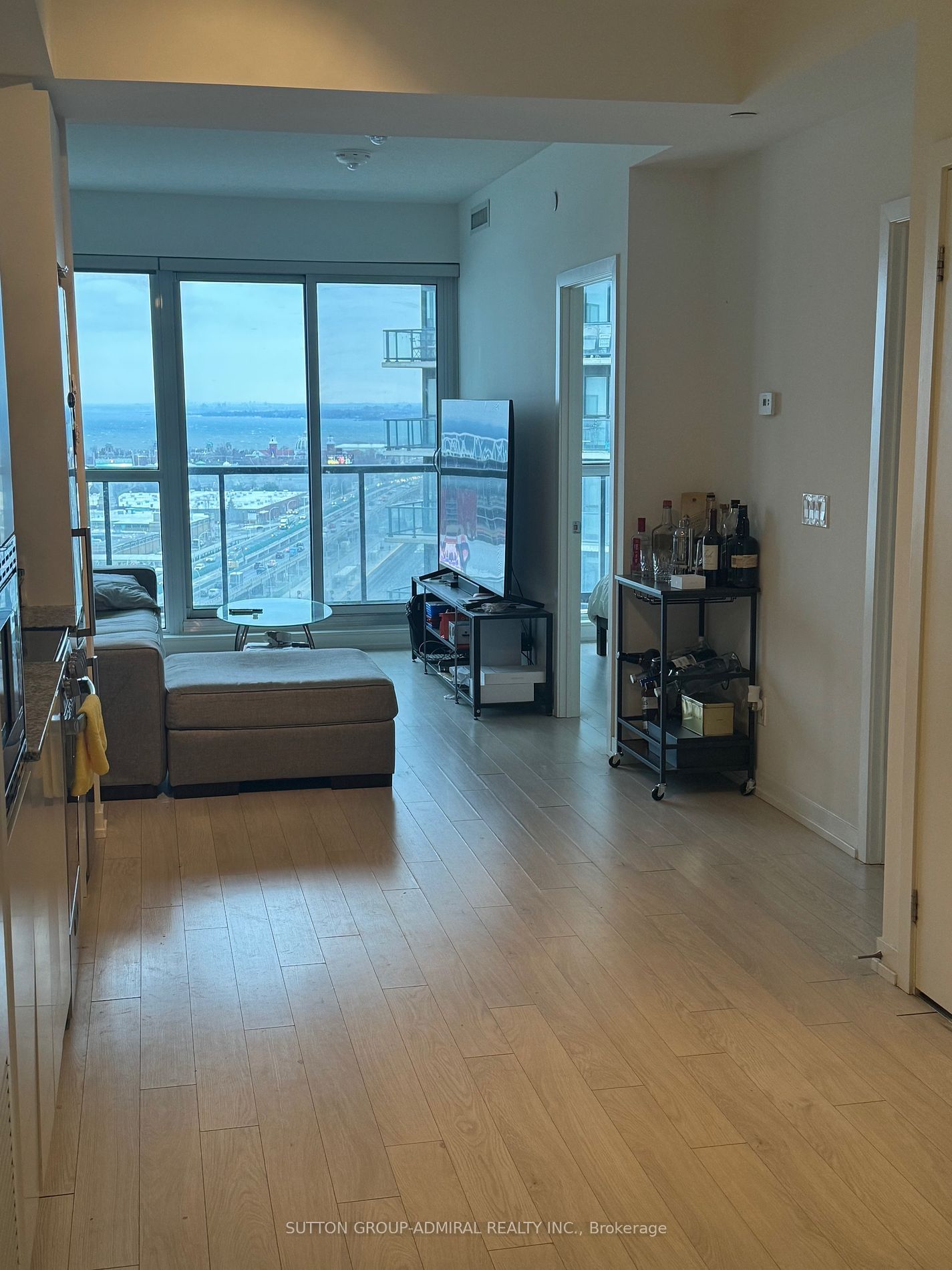 49 East Liberty St, unit 1704 for rent