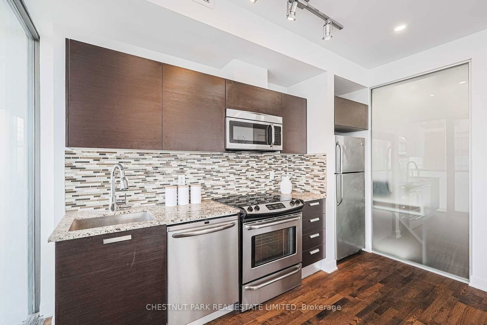 1815 Yonge St, unit 904 for rent