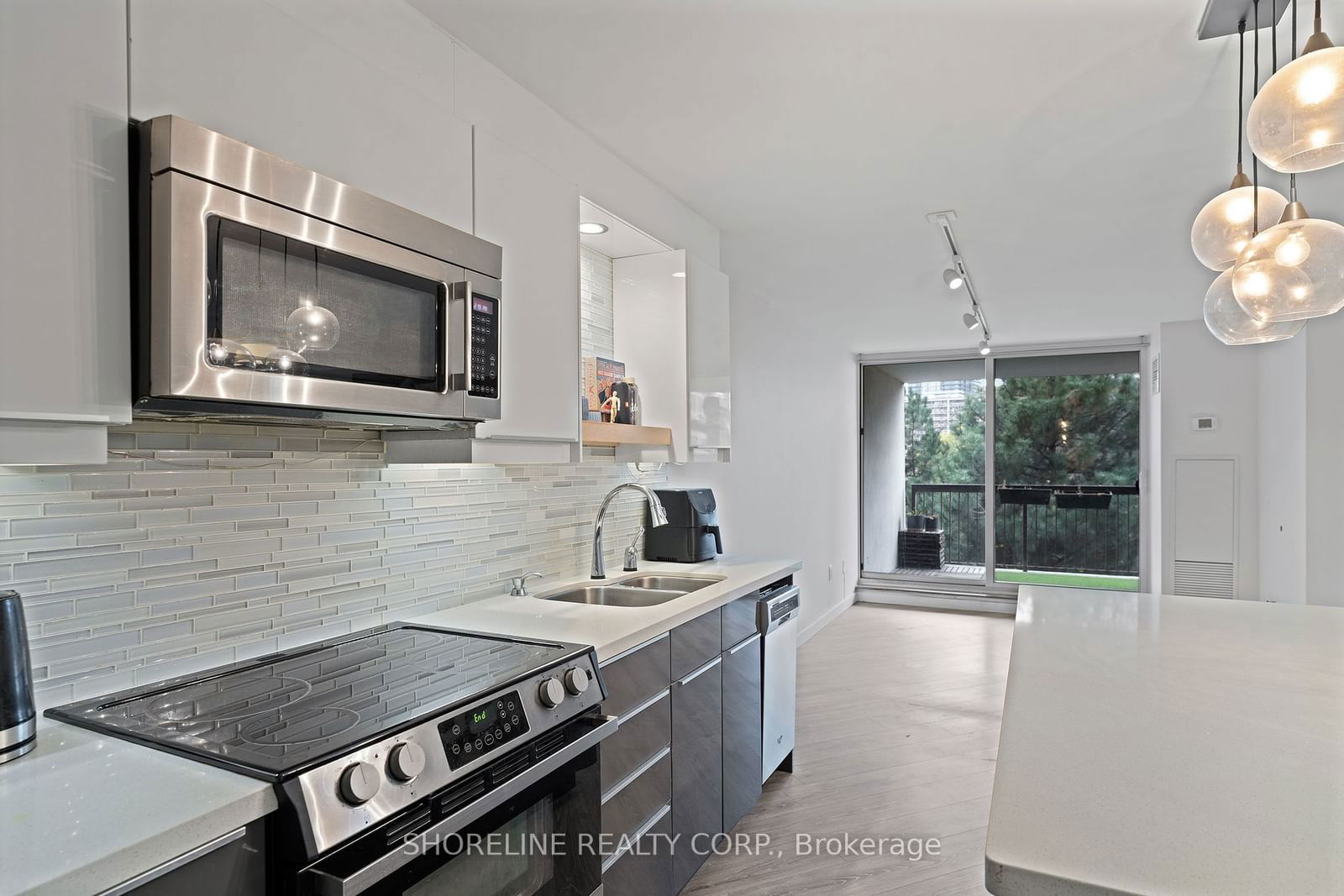 77 Maitland Pl, unit 525 for rent