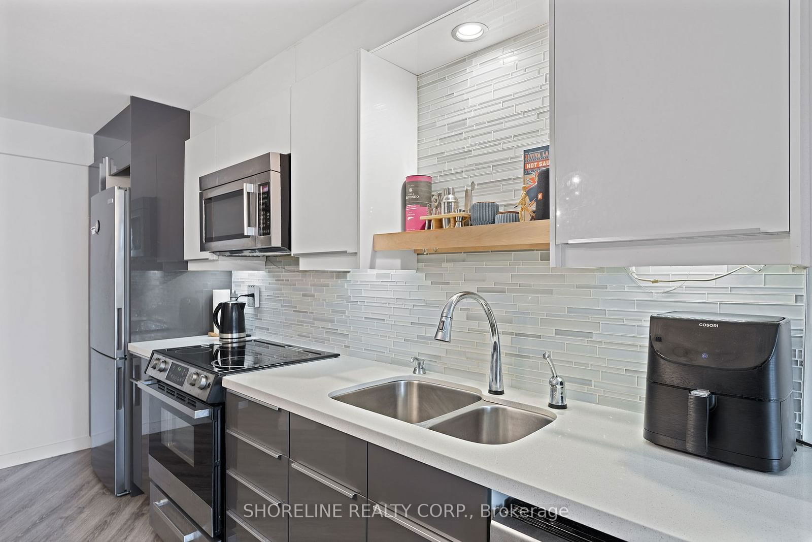 77 Maitland Pl, unit 525 for rent