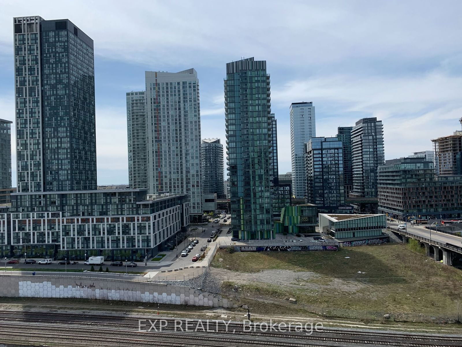 576 Front St W, unit 1005E for rent