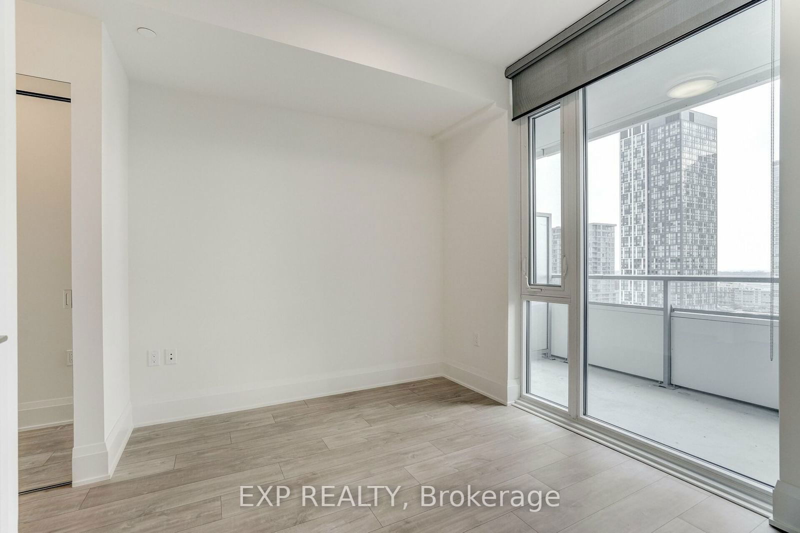 576 Front St W, unit 1005E for rent