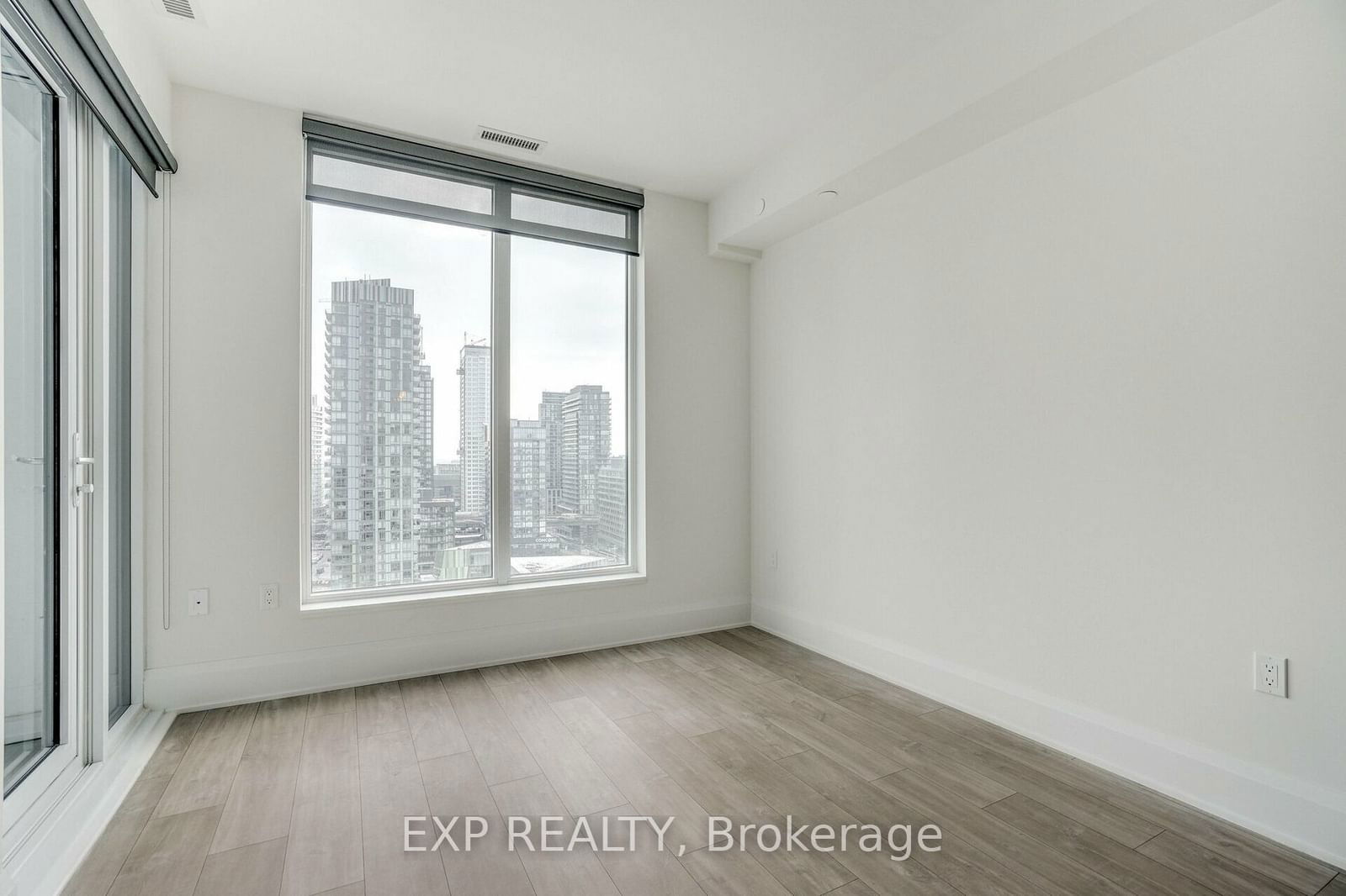 576 Front St W, unit 1005E for rent