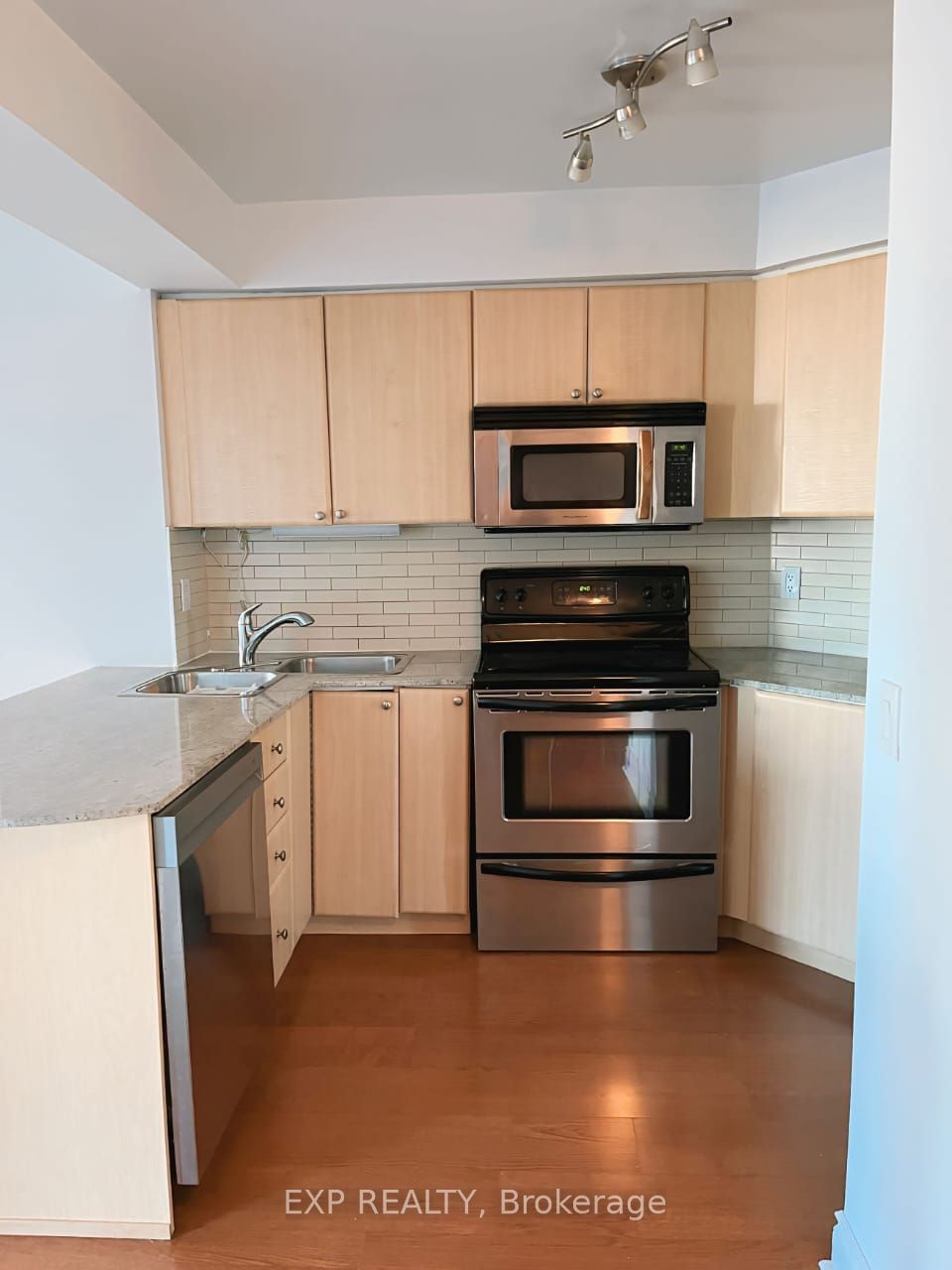 763 Bay St, unit 4101 for rent