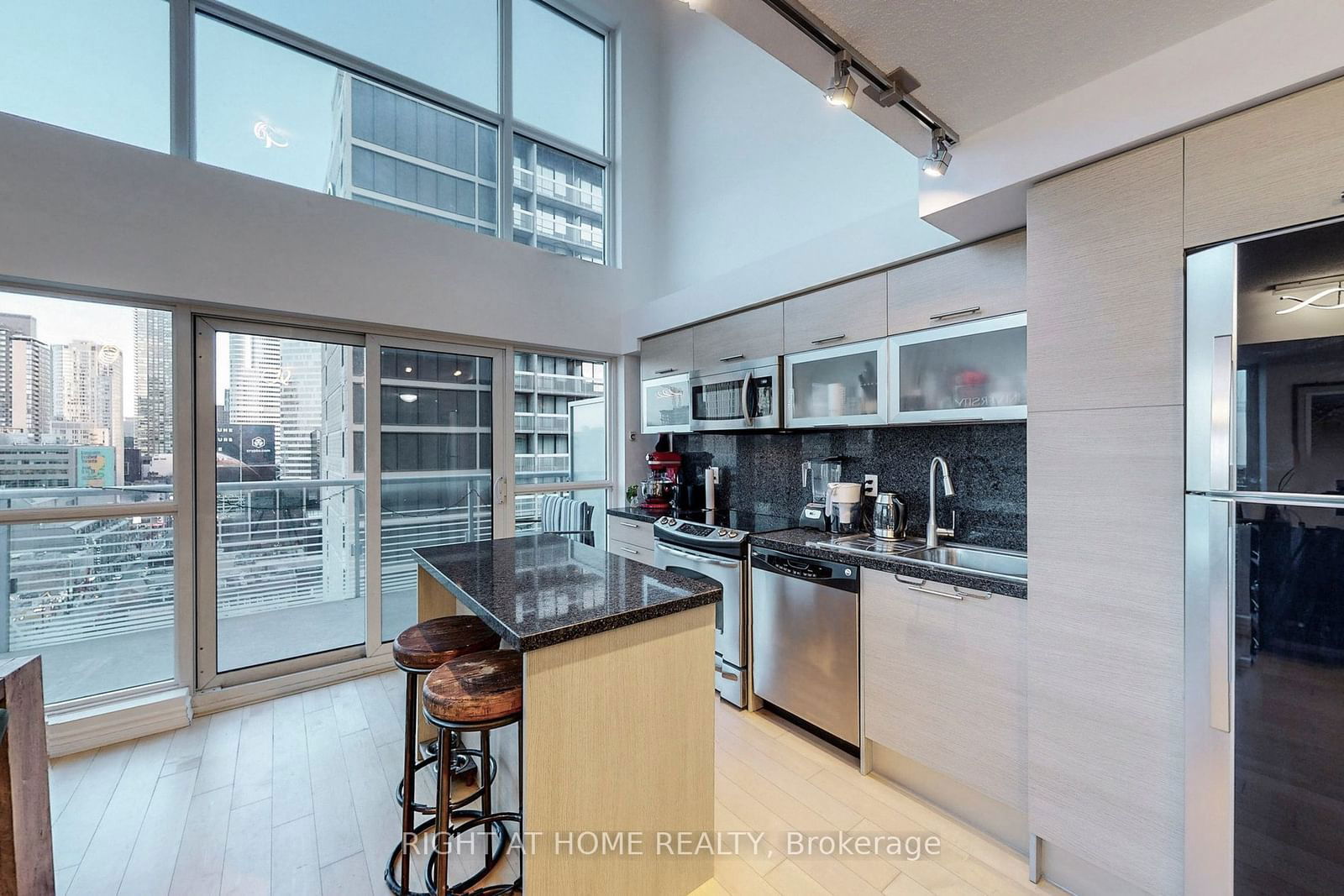 386 Yonge St, unit 1110 for rent