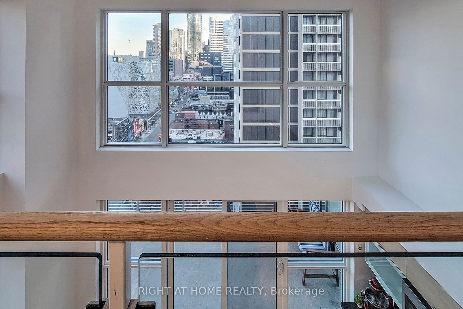 386 Yonge St, unit 1110 for rent