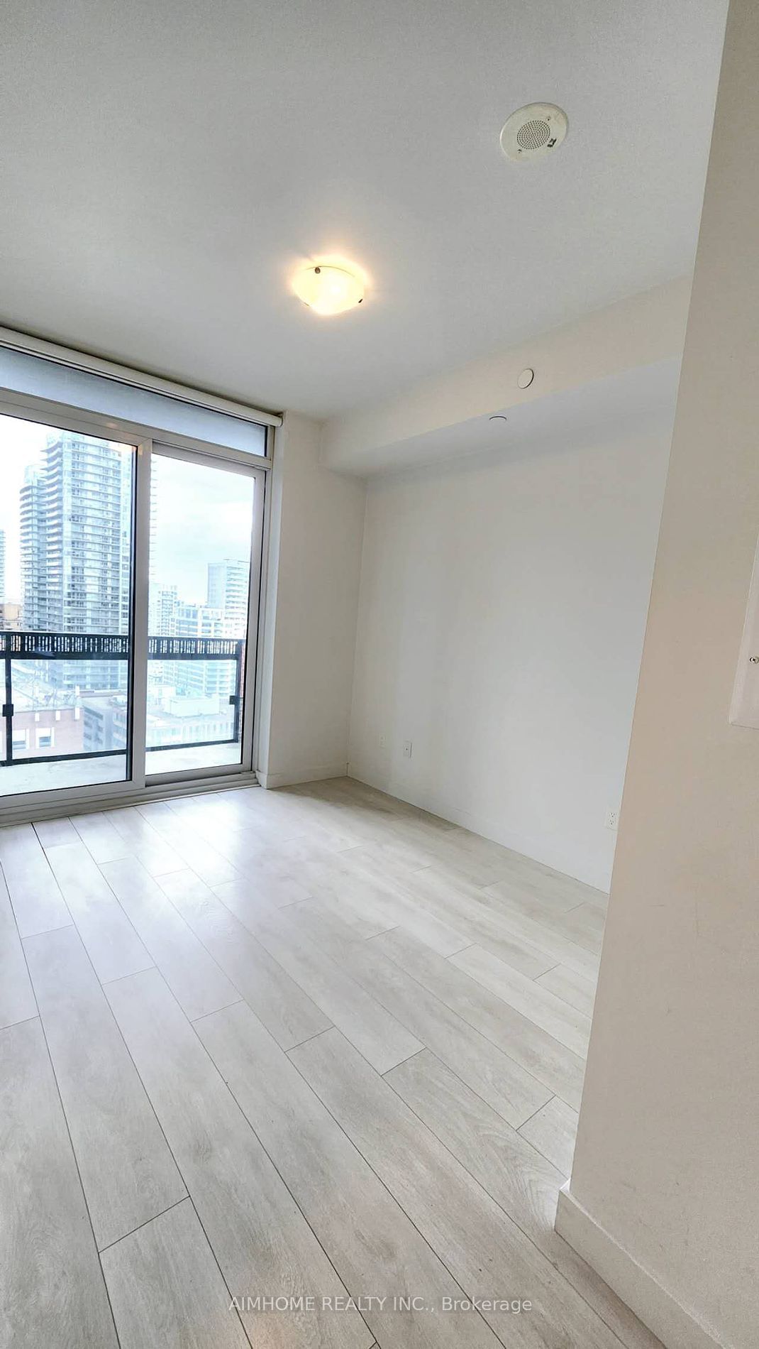 8 Eglinton Ave E, unit 1510 for rent