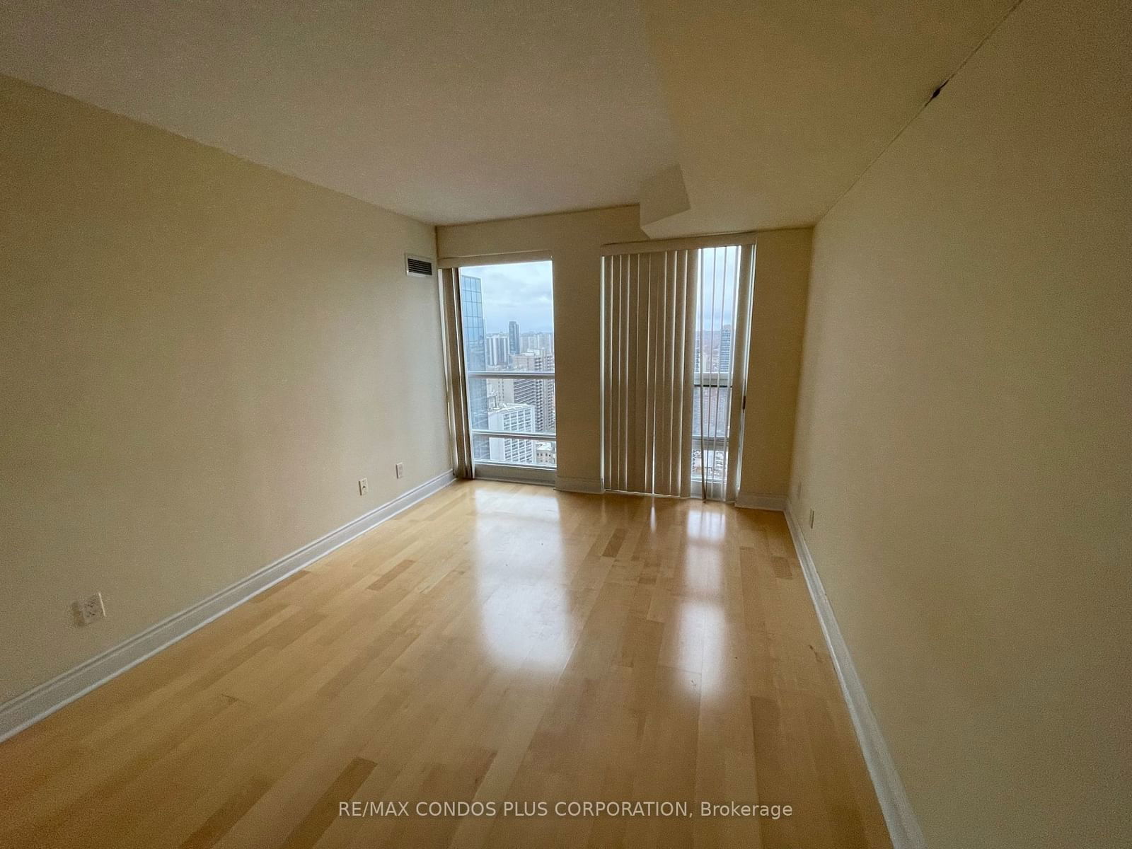 763 Bay St, unit 3904 for rent