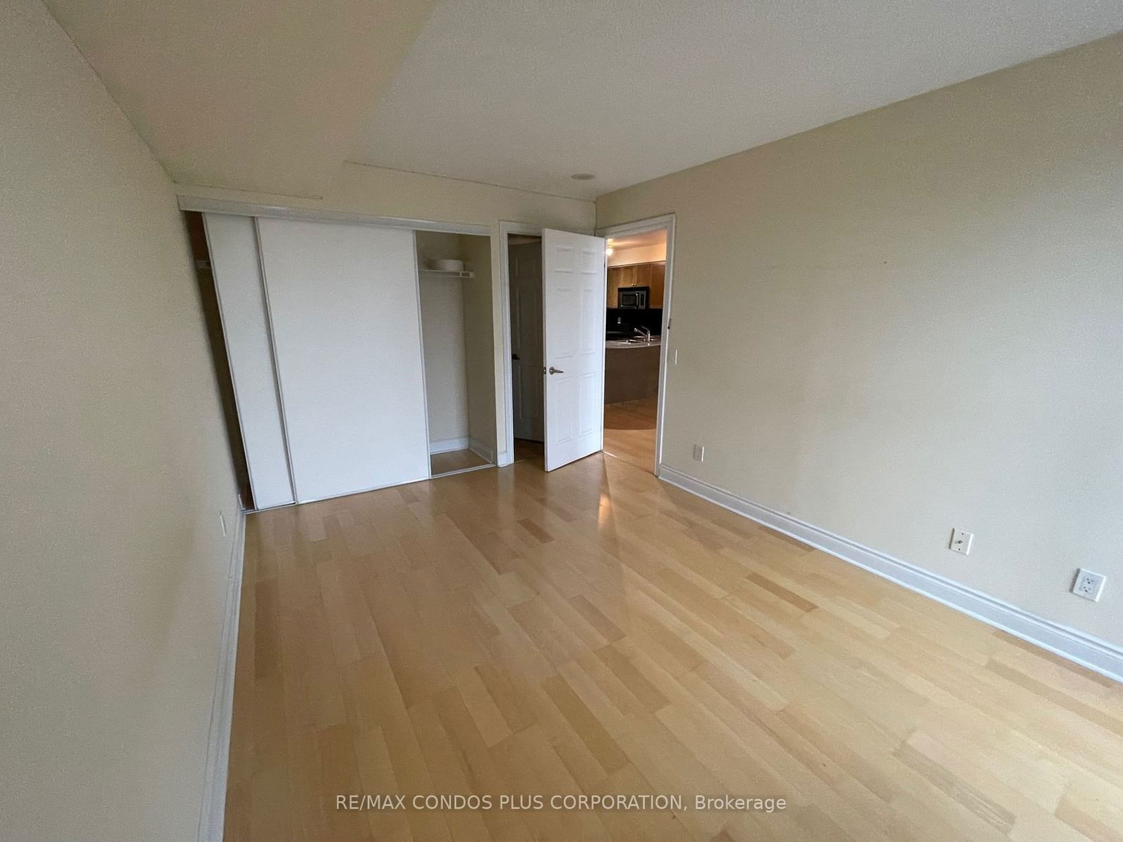 763 Bay St, unit 3904 for rent