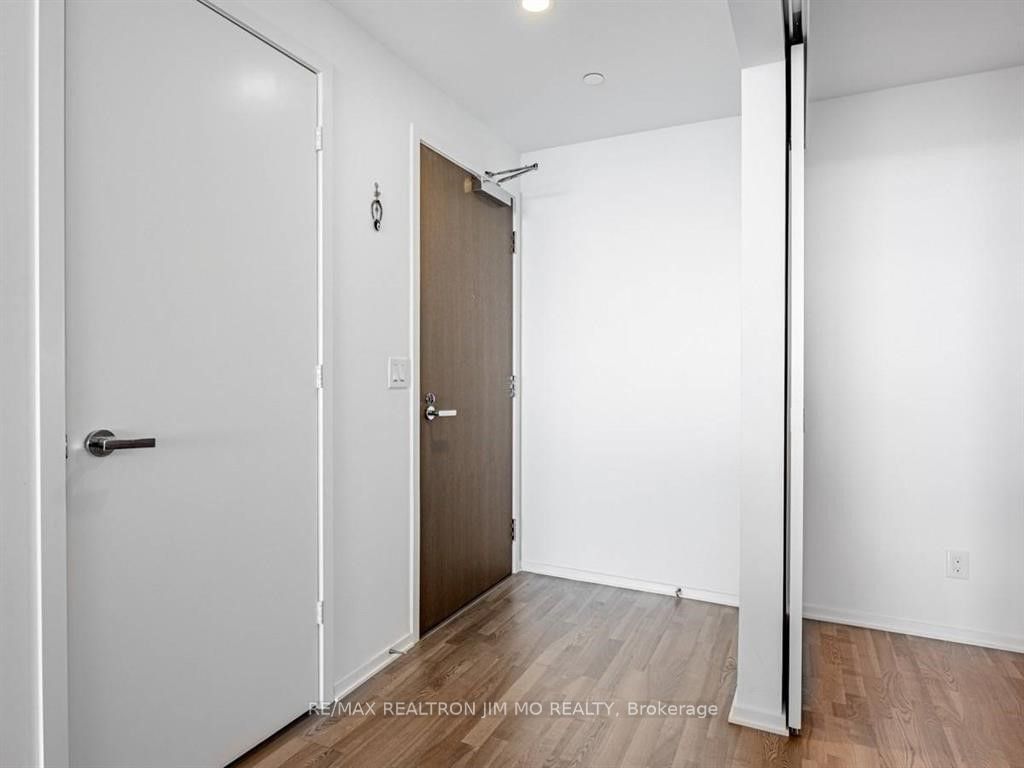 1 Bloor St E, unit 3409 for rent