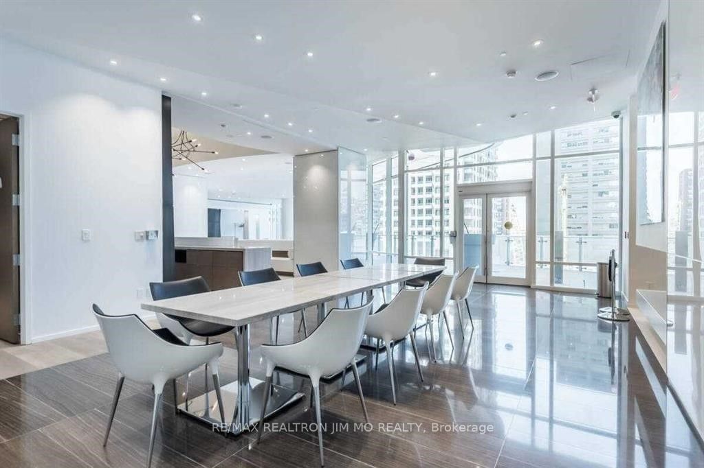 1 Bloor St E, unit 3409 for rent