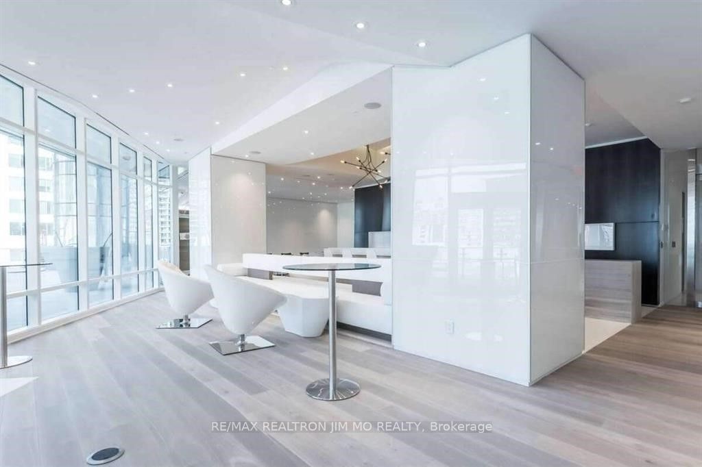 1 Bloor St E, unit 3409 for rent