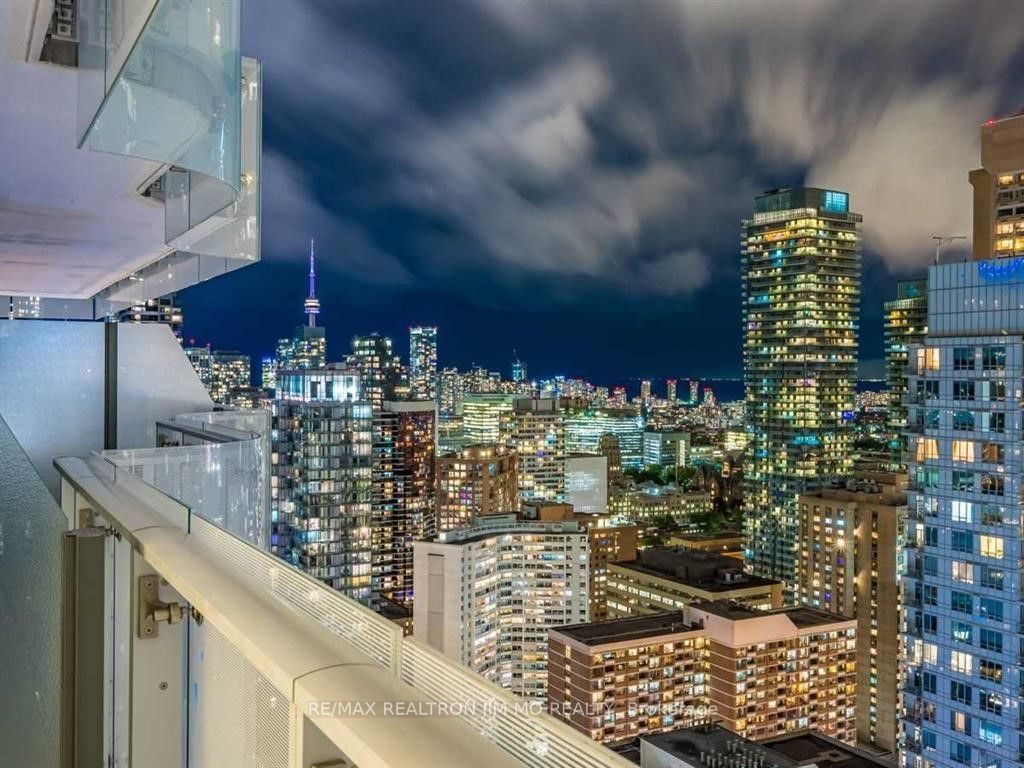 1 Bloor St E, unit 3409 for rent