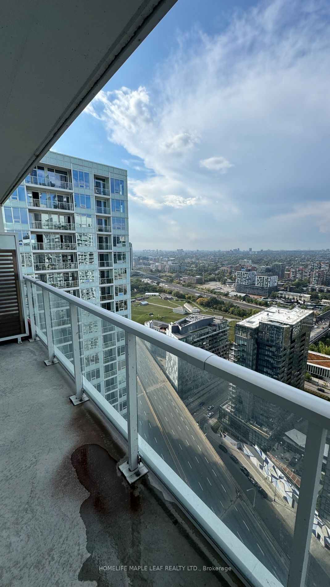 17 BATHURST St N, unit 3907 for rent