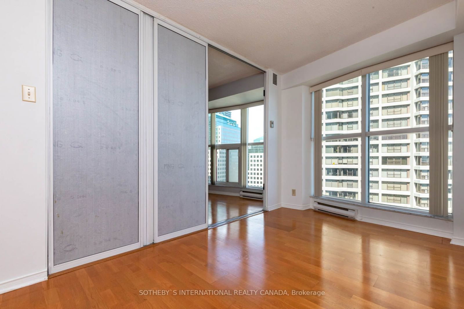 77 Harbour Sq, unit 2404 for rent