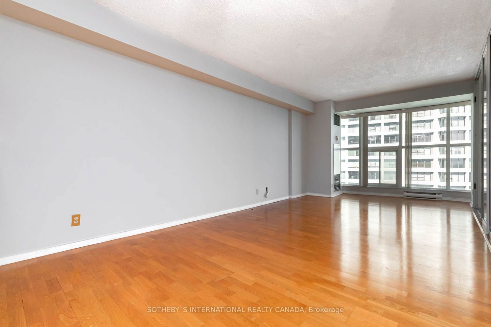 77 Harbour Sq, unit 2404 for rent