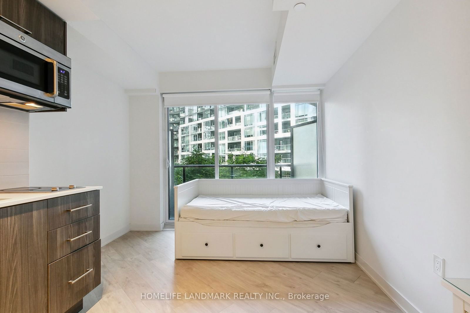 27 BATHURST St, unit 301W for sale