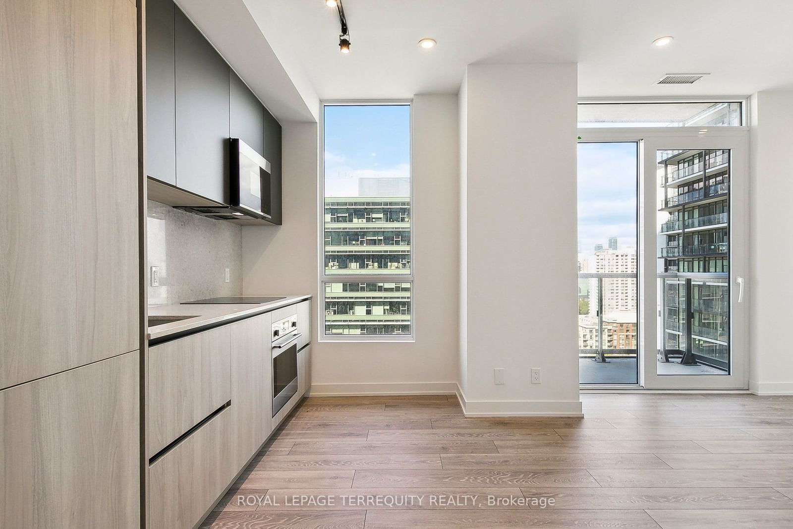 108 Peter St, unit 1902 for sale