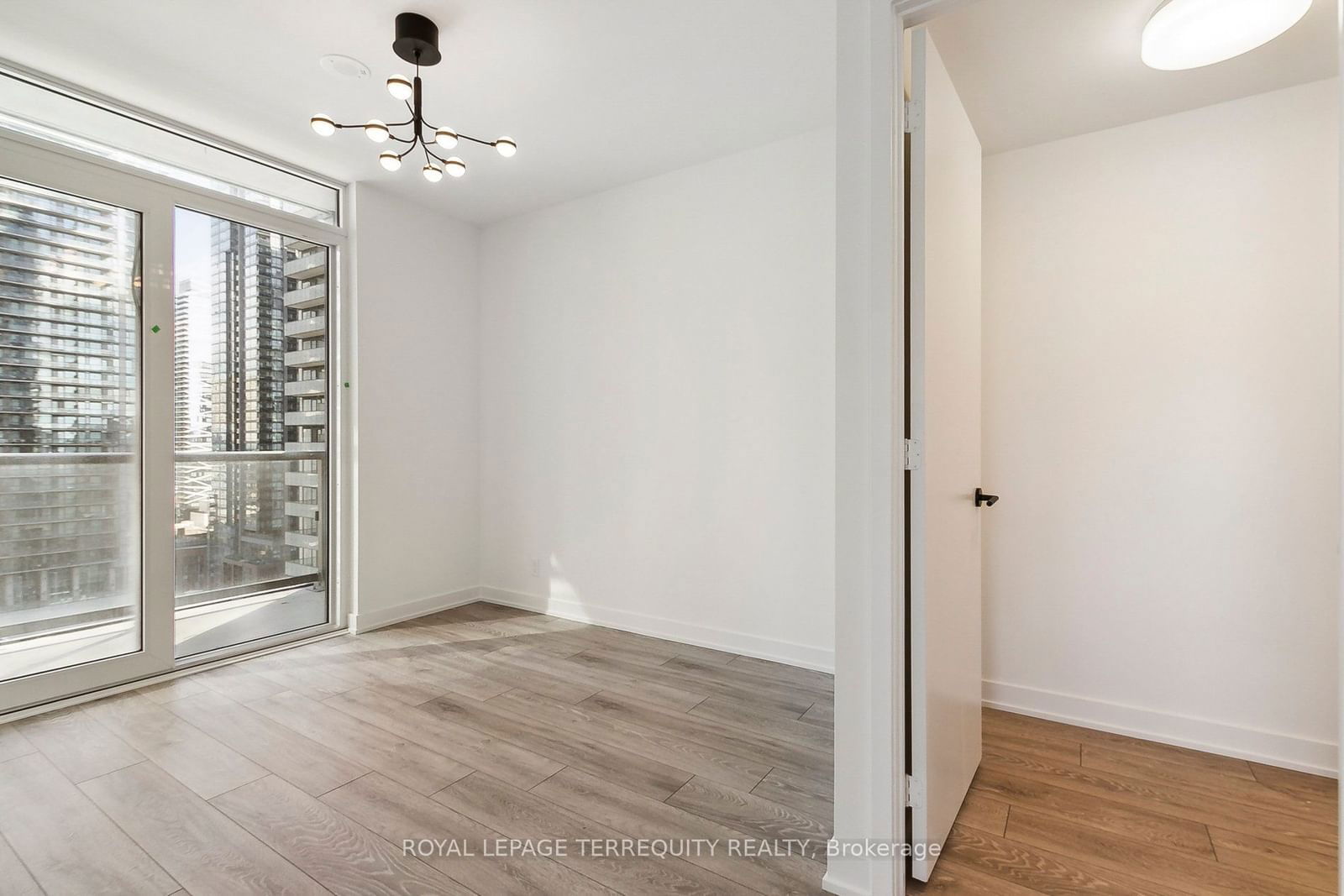 108 Peter St, unit 1902 for sale