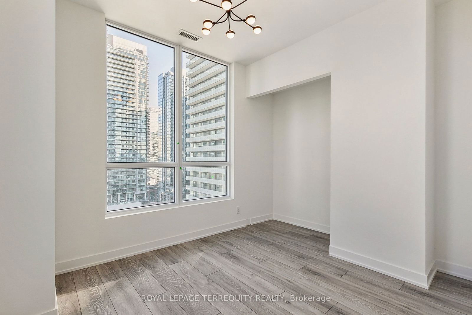 108 Peter St, unit 1902 for sale