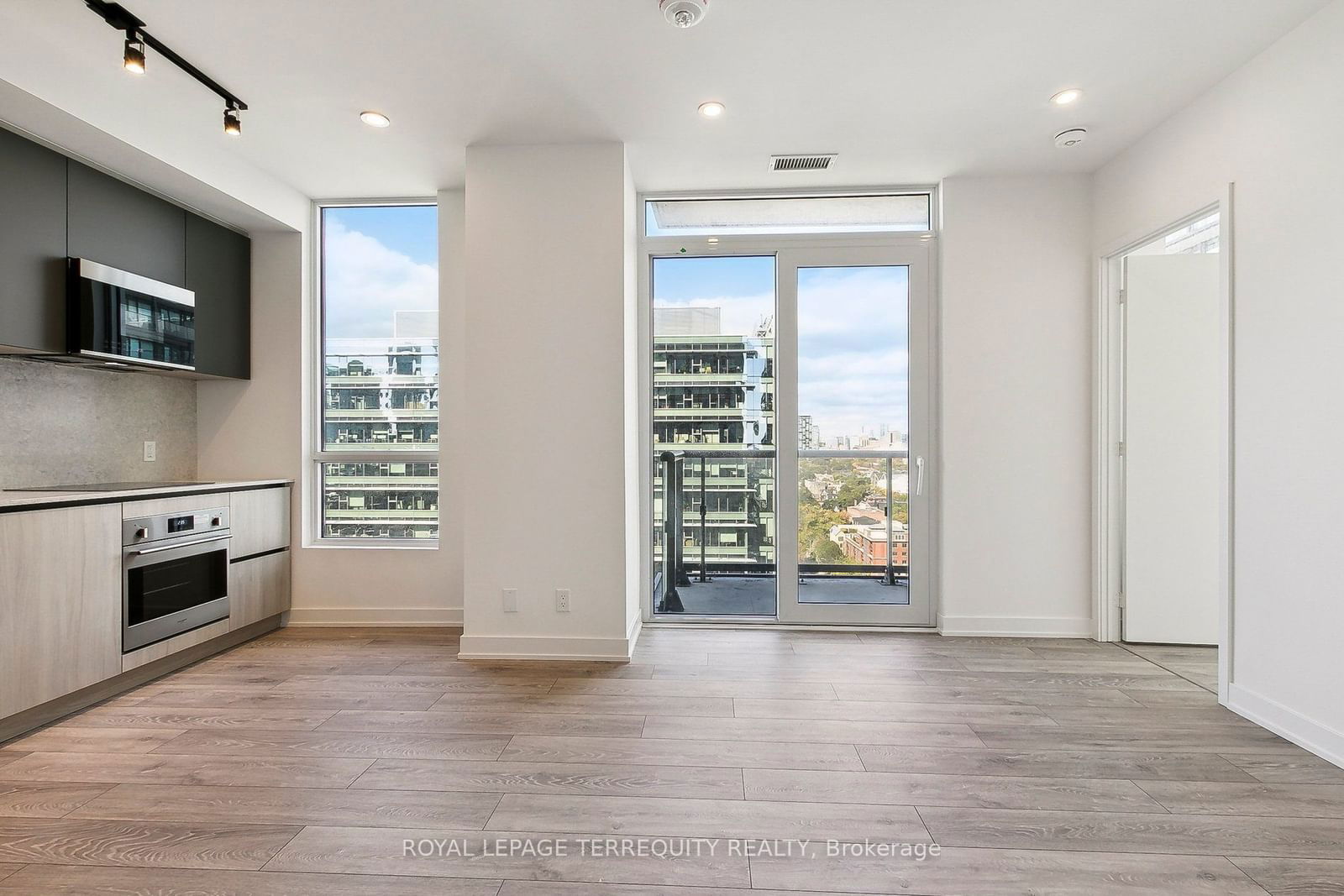 108 Peter St, unit 1902 for sale