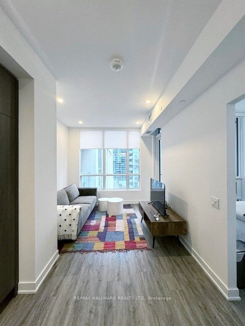 108 Peter St, unit 1810 for rent