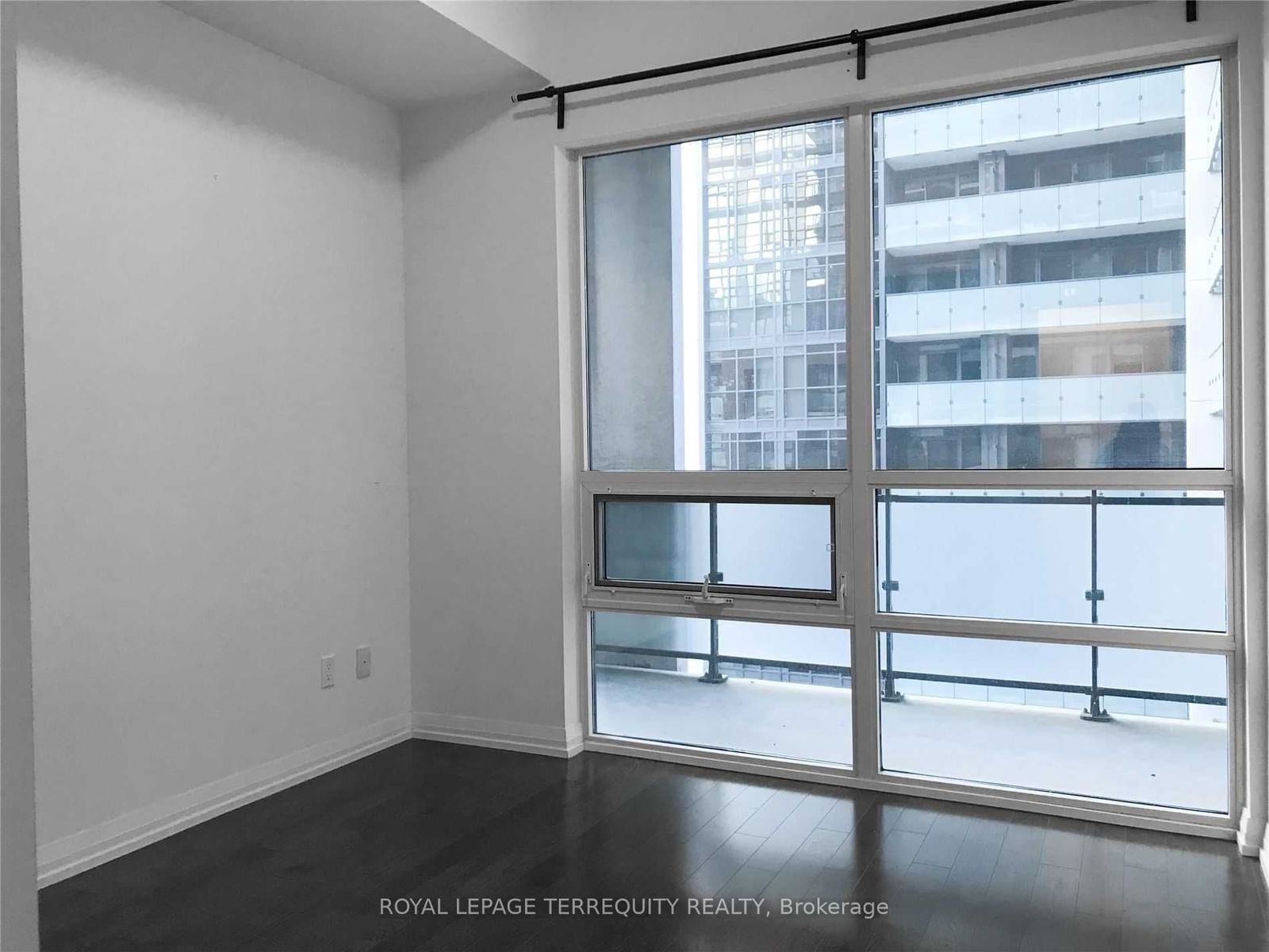 460 Adelaide St E, unit 801 for sale