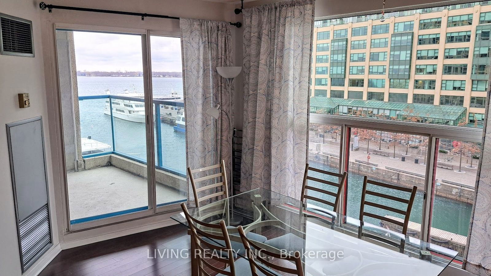 77 Harbour Sq, unit 710 for rent