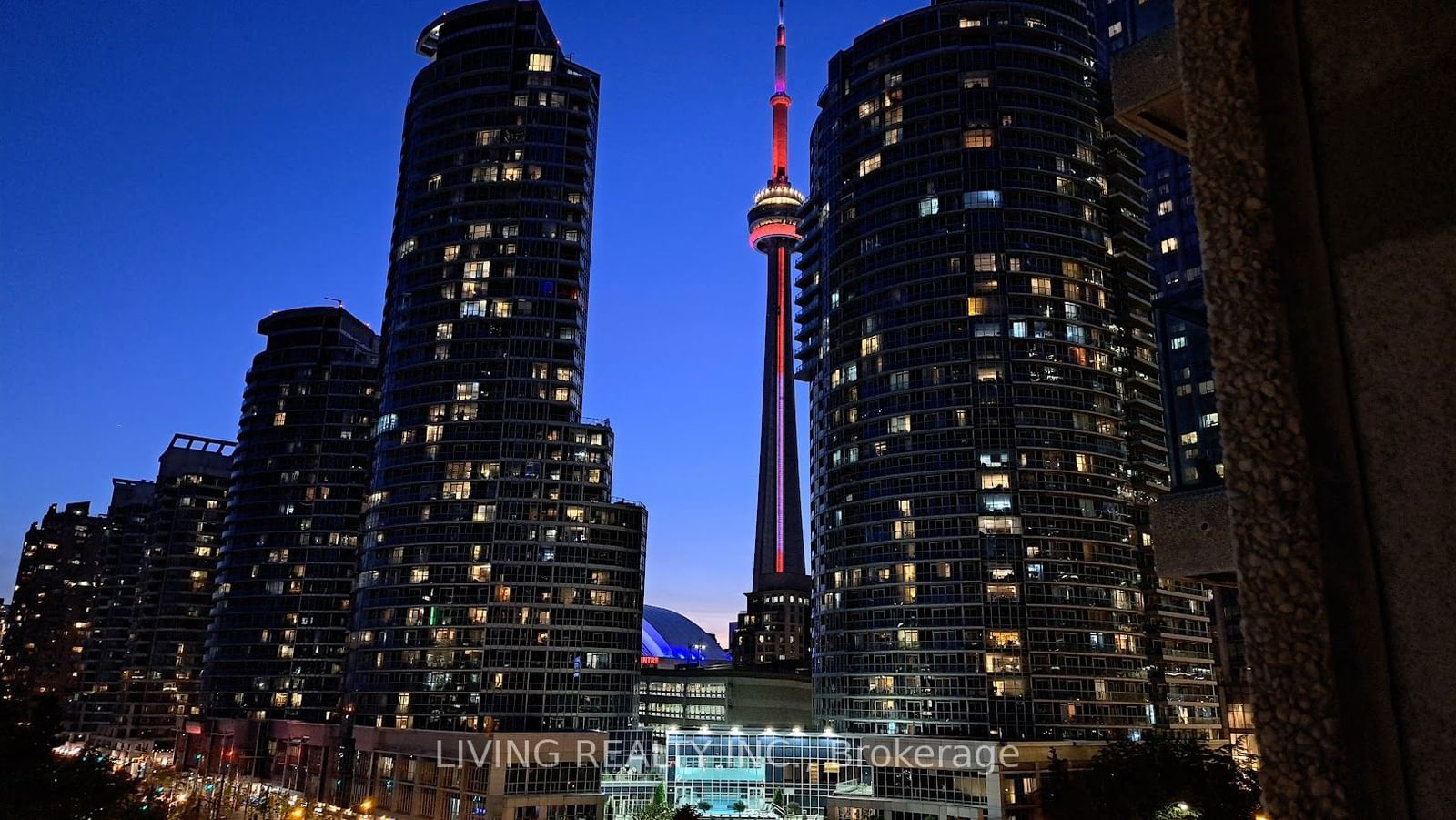 77 Harbour Sq, unit 710 for rent