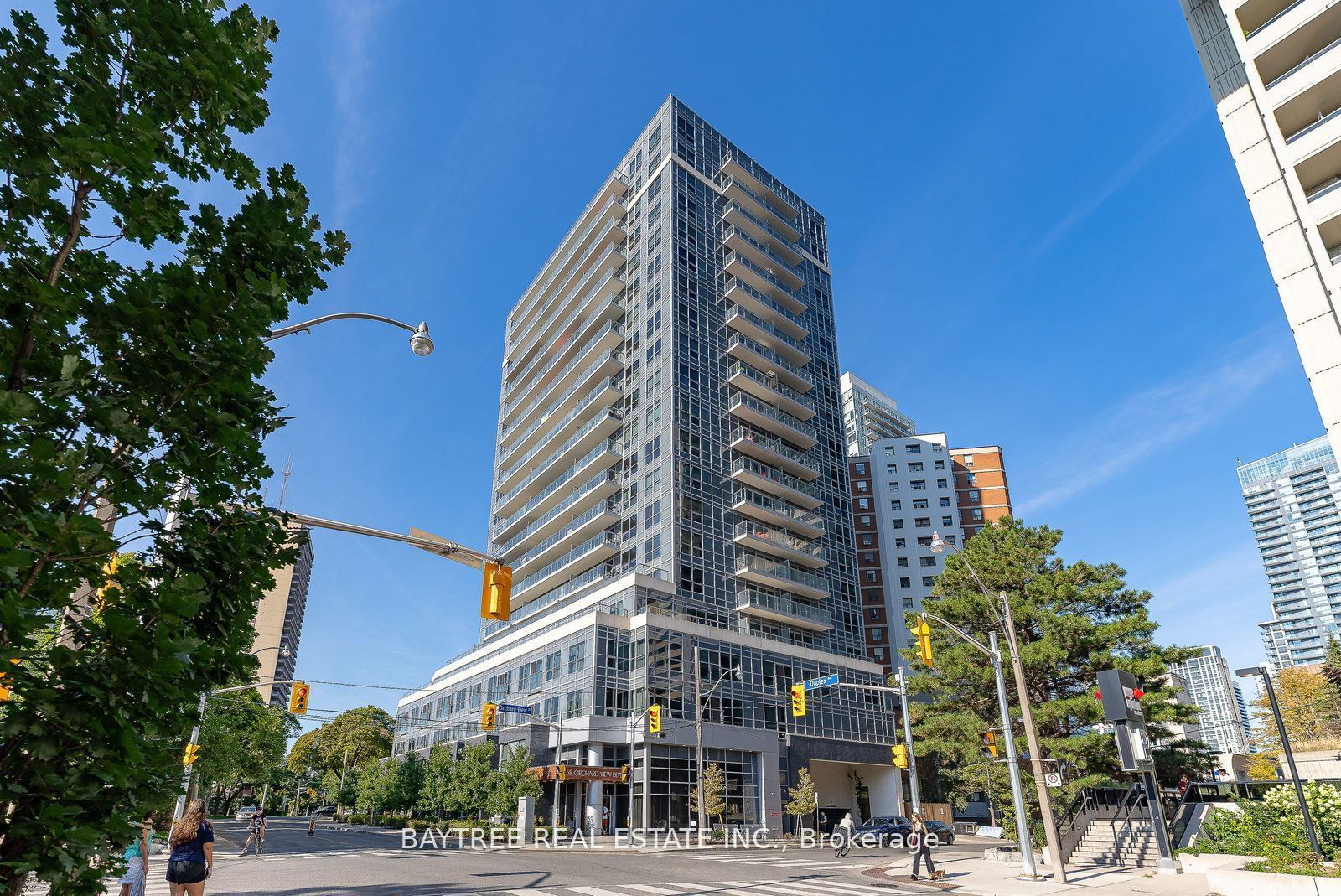 58 Orchard View Blvd, unit 304 for sale