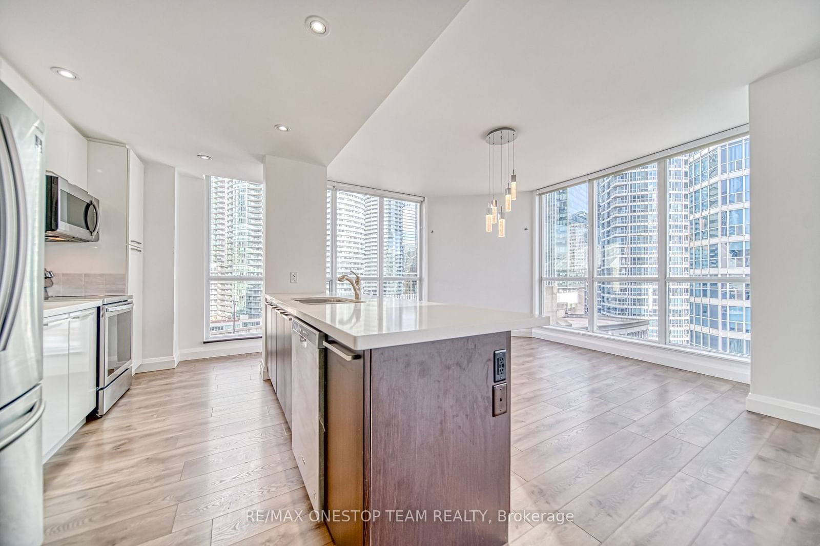 218 Queens Quay W, unit 1002 for rent