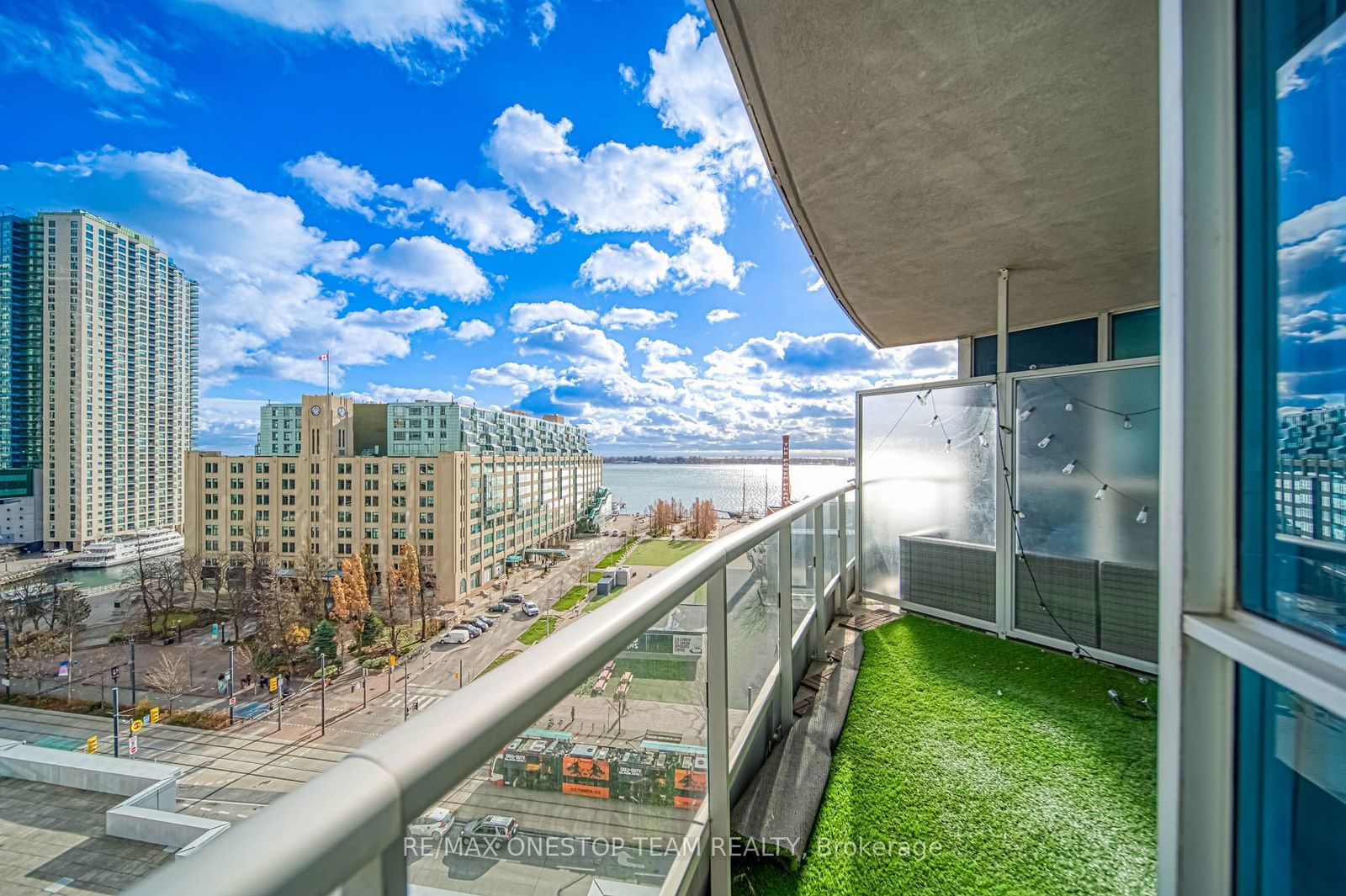 218 Queens Quay W, unit 1002 for rent